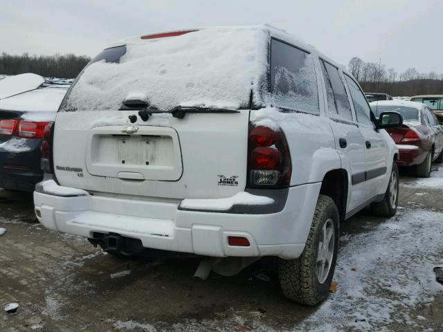 1GNDT13S552267374 - 2005 CHEVROLET TRAILBLAZE WHITE photo 4