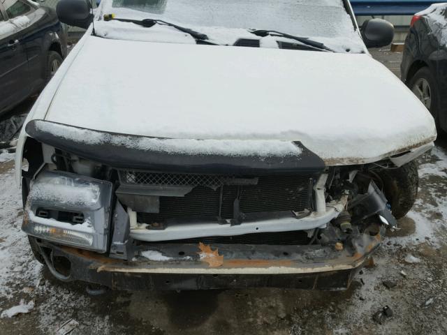 1GNDT13S552267374 - 2005 CHEVROLET TRAILBLAZE WHITE photo 7