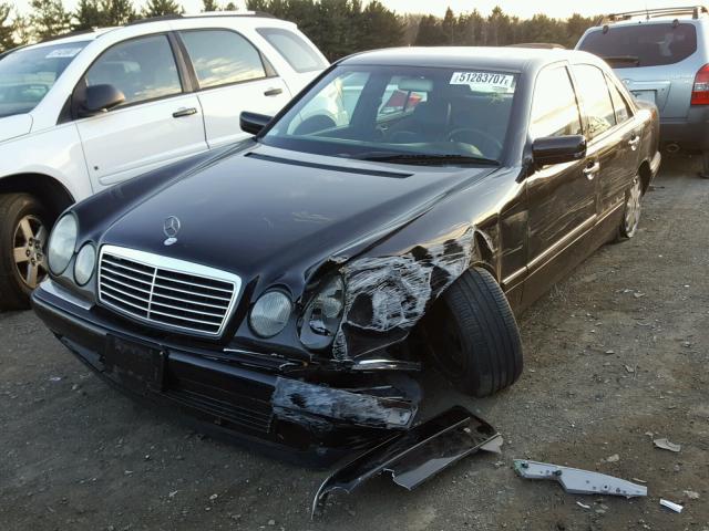 WDBJF65F2WA645138 - 1998 MERCEDES-BENZ E 320 BLACK photo 2