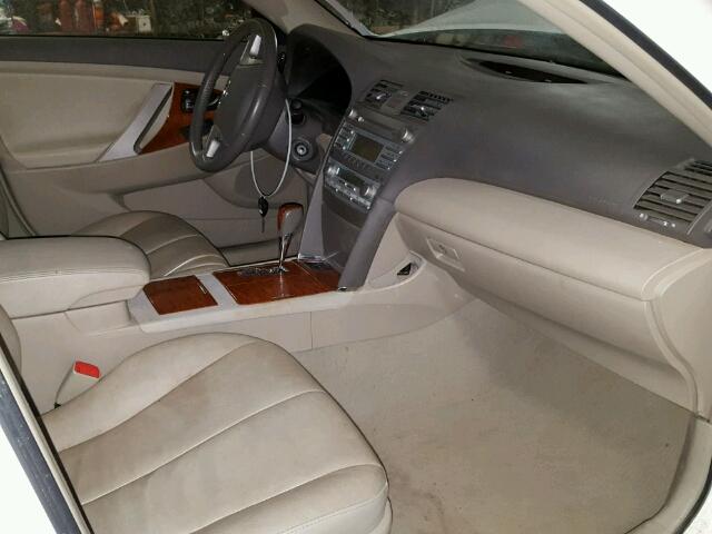 4T4BE46K89R055507 - 2009 TOYOTA CAMRY BASE WHITE photo 5