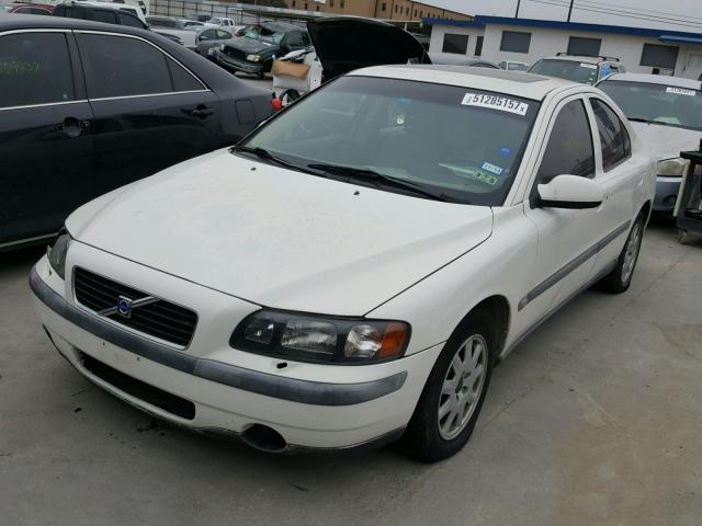 YV1RS61R422171739 - 2002 VOLVO S60 WHITE photo 2