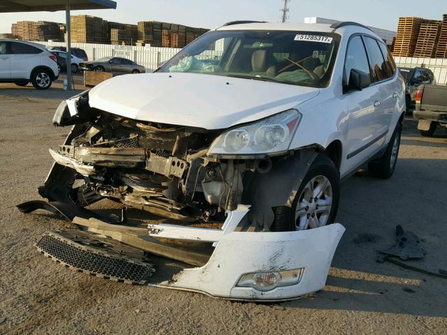 1GNER13DX9S137312 - 2009 CHEVROLET TRAVERSE L WHITE photo 2