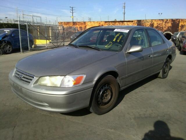 JT2BF22KX10312421 - 2001 TOYOTA CAMRY CE GRAY photo 2