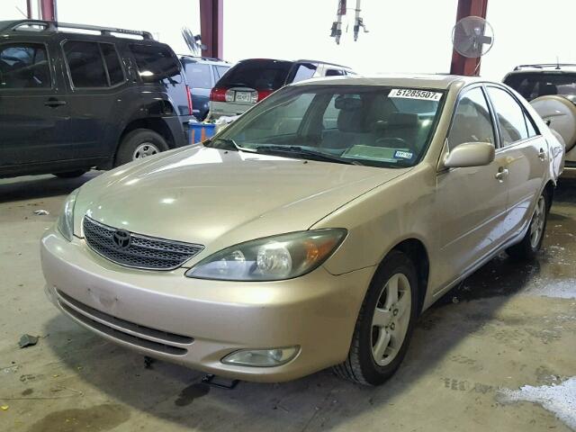 4T1BE32K32U582287 - 2002 TOYOTA CAMRY LE GOLD photo 2