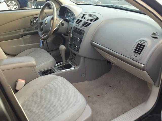 1G1ZS51F26F279323 - 2006 CHEVROLET MALIBU LS SILVER photo 5