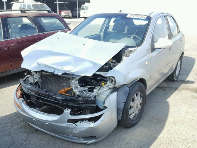 KL1TD52655B375708 - 2005 CHEVROLET AVEO BASE SILVER photo 2