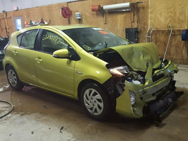 JTDKDTB38F1107158 - 2015 TOYOTA PRIUS C GREEN photo 1