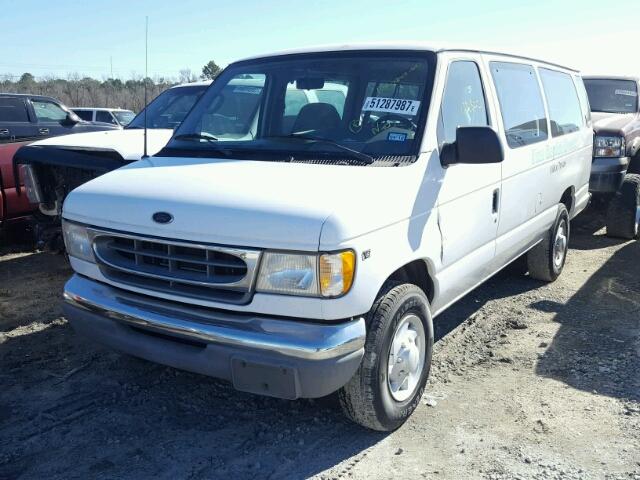 1FBSS31L11HB09085 - 2001 FORD ECONOLINE WHITE photo 2