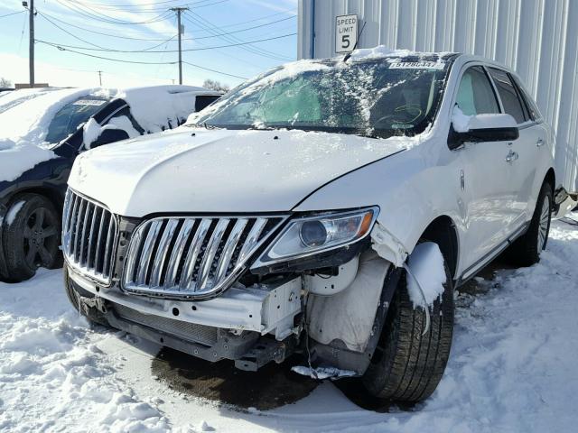 2LMDJ6JK4DBL33162 - 2013 LINCOLN MKX WHITE photo 2