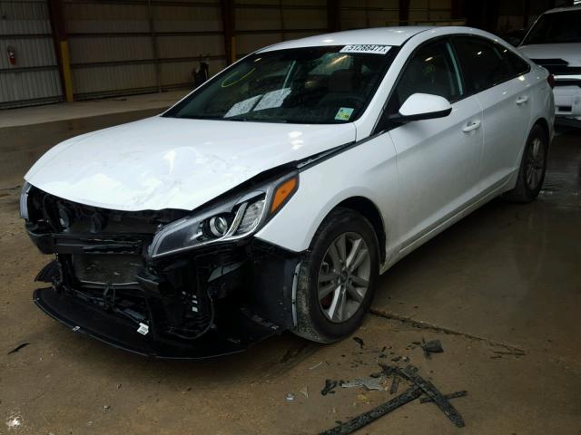 5NPE24AF7GH375522 - 2016 HYUNDAI SONATA SE WHITE photo 2