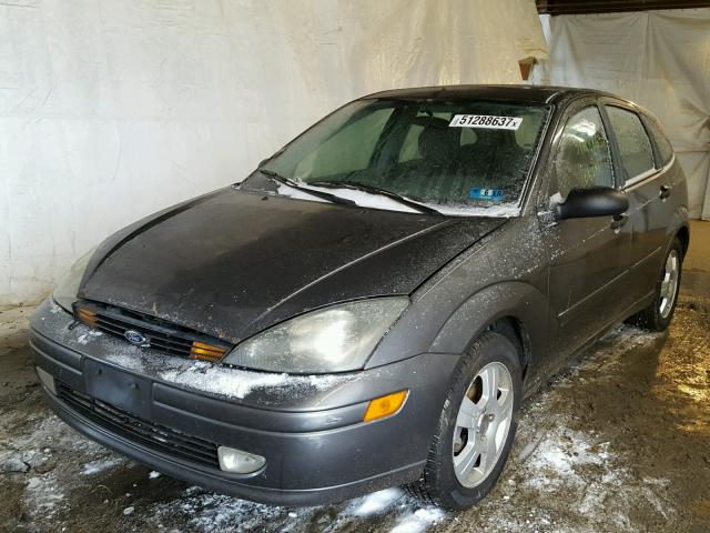 3FAFP37363R141429 - 2003 FORD FOCUS ZX5 GRAY photo 2