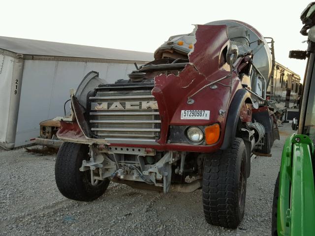 1M2AG11C85M023276 - 2005 MACK 700 CV700 RED photo 2