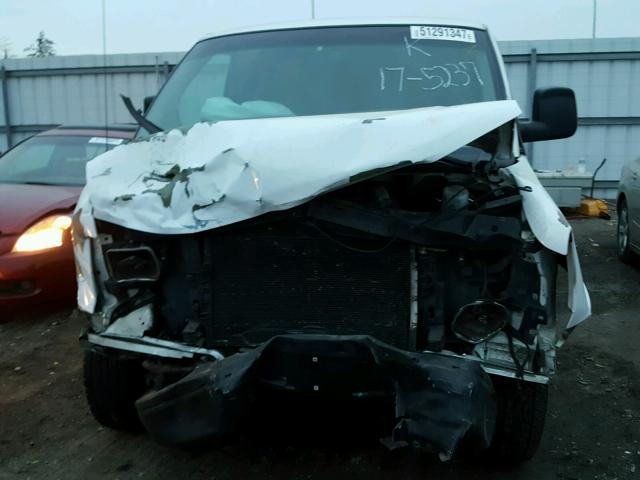 1GCFH15T731185903 - 2003 CHEVROLET EXPRESS G1 WHITE photo 9