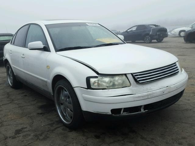 WVWMD23B6YE186172 - 2000 VOLKSWAGEN PASSAT GLS WHITE photo 1