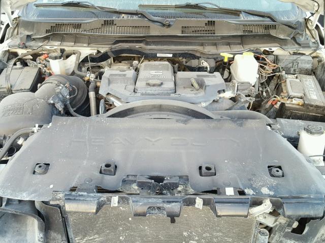 3C7WRNBL0GG121267 - 2016 RAM 5500 WHITE photo 7