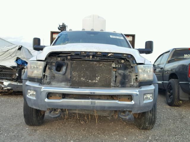 3C7WRNBL0GG121267 - 2016 RAM 5500 WHITE photo 9