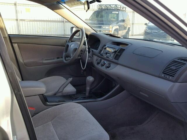 JTDBE32K330169959 - 2003 TOYOTA CAMRY LE SILVER photo 5