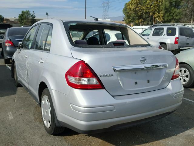 3N1BC11E18L393699 - 2008 NISSAN VERSA S SILVER photo 3