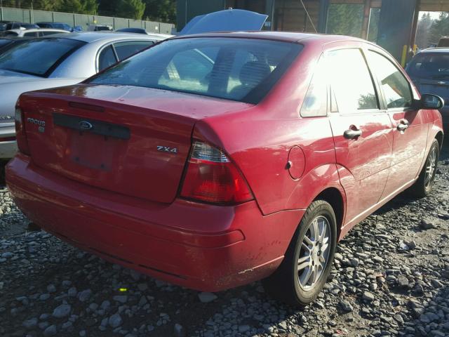 1FAFP34N05W203039 - 2005 FORD FOCUS ZX4 RED photo 4