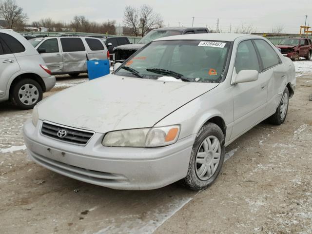 4T1BG22K1YU672647 - 2000 TOYOTA CAMRY CE SILVER photo 2