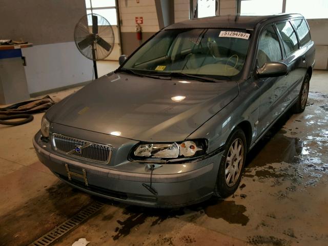 YV1SW61R312114386 - 2001 VOLVO V70 BROWN photo 2