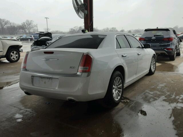 2C3CCAAG7DH530056 - 2013 CHRYSLER 300 WHITE photo 4