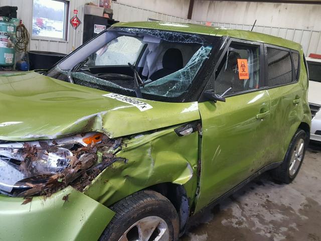 KNDJN2A20E7715411 - 2014 KIA SOUL GREEN photo 9