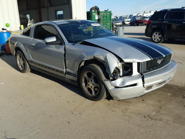 1ZVFT80N365152987 - 2006 FORD MUSTANG SILVER photo 1