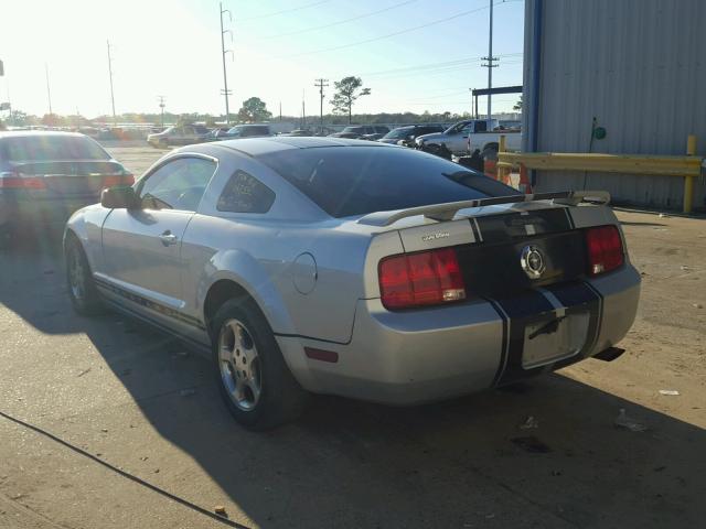 1ZVFT80N365152987 - 2006 FORD MUSTANG SILVER photo 3