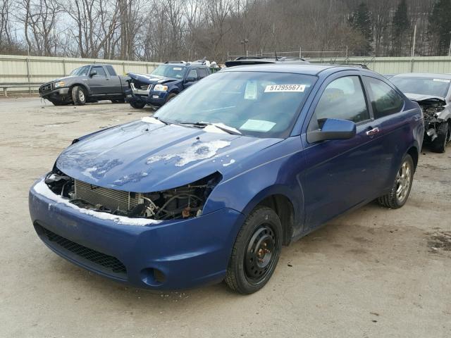 1FAHP32N79W193417 - 2009 FORD FOCUS SE BLUE photo 2