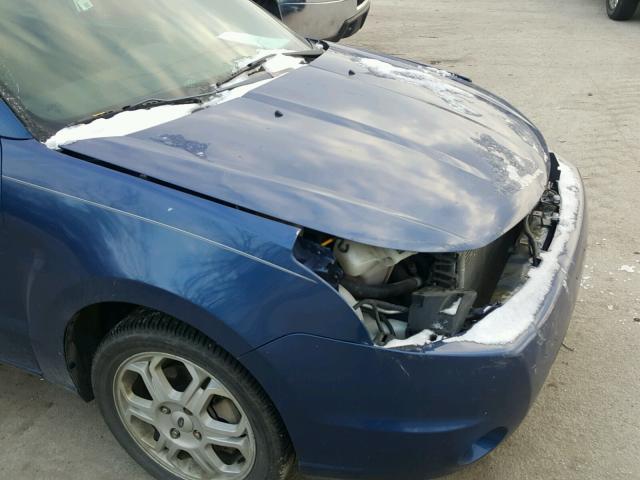 1FAHP32N79W193417 - 2009 FORD FOCUS SE BLUE photo 9