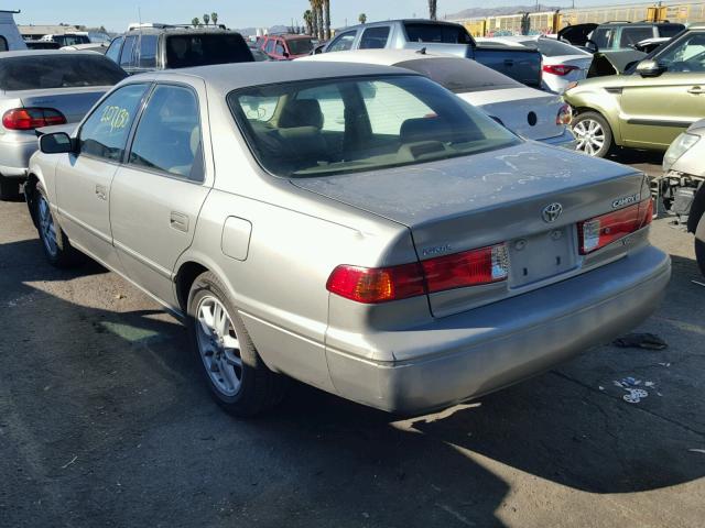 JT2BF28K310299924 - 2001 TOYOTA CAMRY LE ნაცრისფერი ფოტო 3