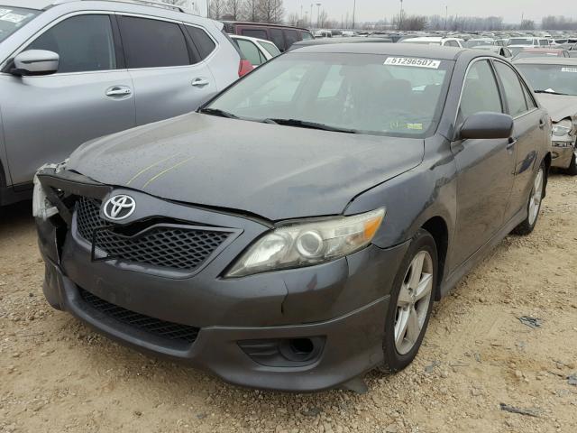 4T1BF3EKXBU584031 - 2011 TOYOTA CAMRY BASE GRAY photo 2