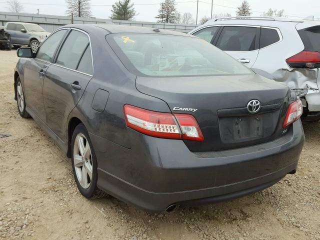 4T1BF3EKXBU584031 - 2011 TOYOTA CAMRY BASE GRAY photo 3