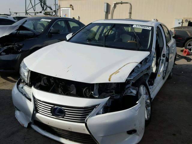 JTHBW1GG8F2078215 - 2015 LEXUS ES 300H WHITE photo 2