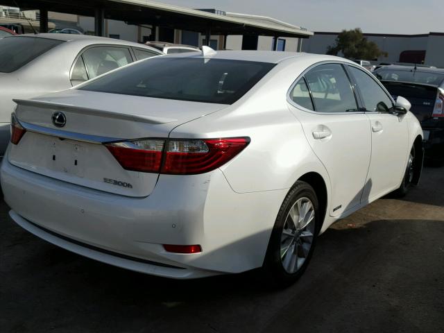 JTHBW1GG8F2078215 - 2015 LEXUS ES 300H WHITE photo 4