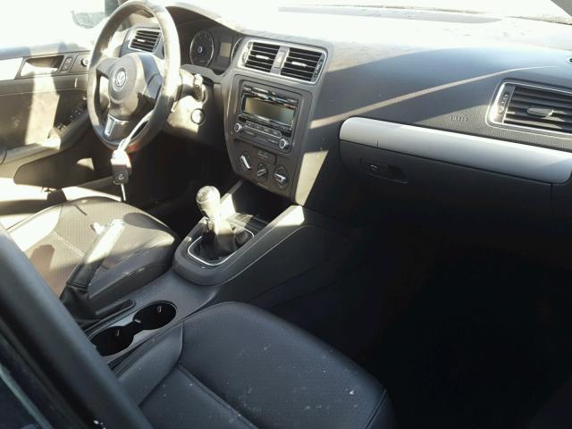 3VWBX7AJ7DM288345 - 2013 VOLKSWAGEN JETTA SE BLACK photo 5
