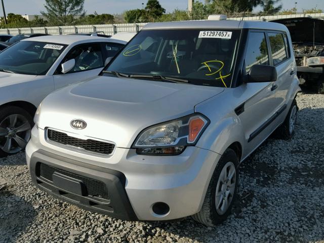 KNDJT2A1XB7322573 - 2011 KIA SOUL SILVER photo 2