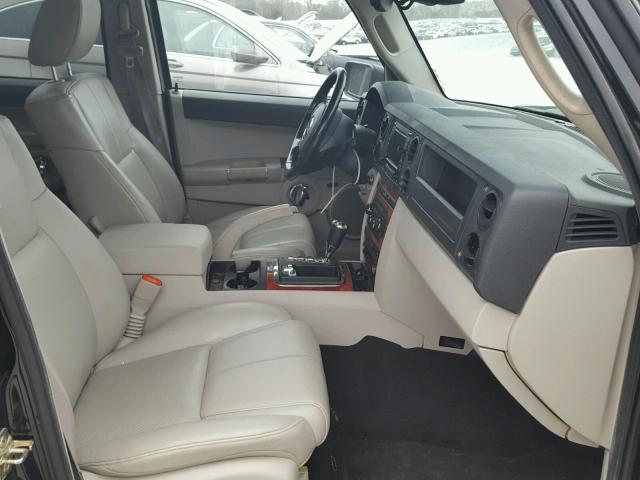 1J8HG582X6C122611 - 2006 JEEP COMMANDER BLACK photo 5