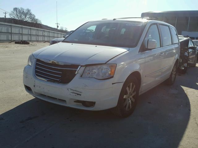 2A8HR54P88R637502 - 2008 CHRYSLER TOWN & COU WHITE photo 2