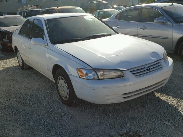 JT2BG22K3X0303632 - 1999 TOYOTA CAMRY LE თეთრი ფოტო 1
