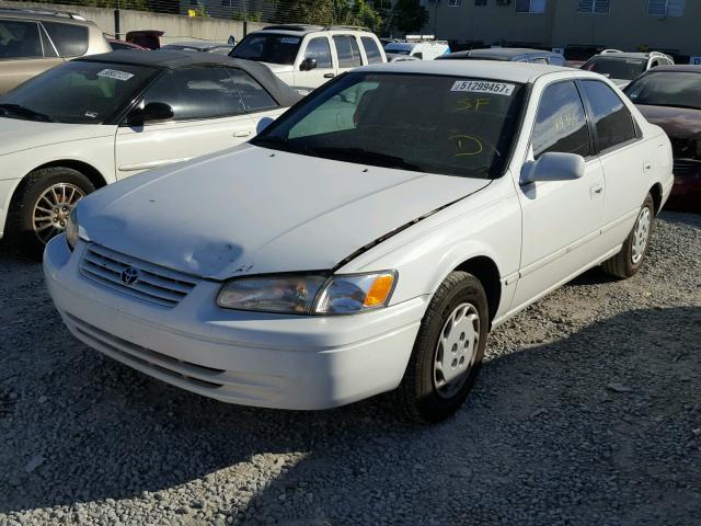 JT2BG22K3X0303632 - 1999 TOYOTA CAMRY LE WHITE photo 2