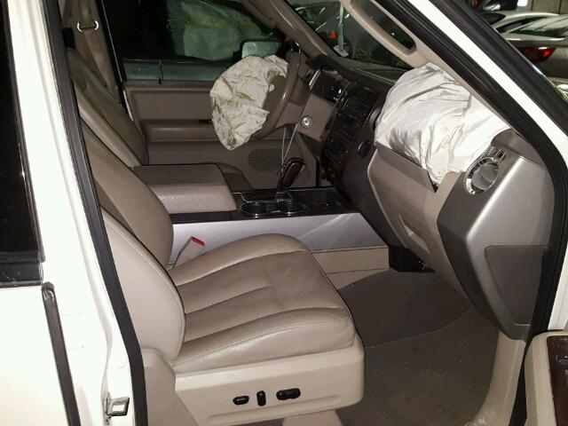 1FMFU20588LA58627 - 2008 FORD EXPEDITION WHITE photo 5