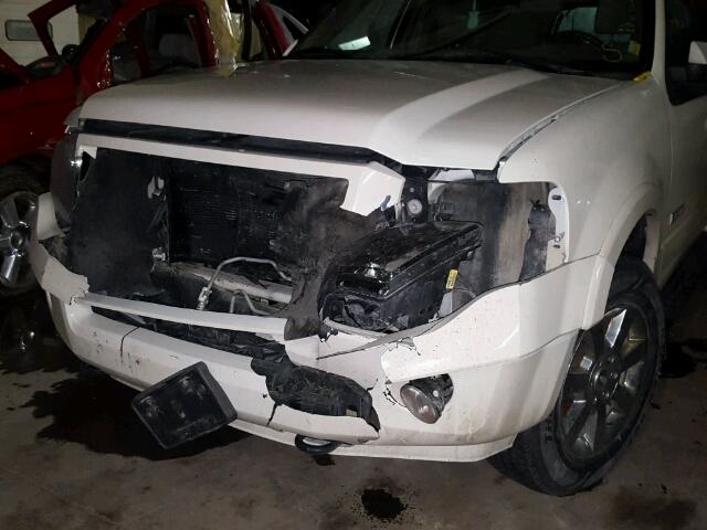 1FMFU20588LA58627 - 2008 FORD EXPEDITION WHITE photo 9