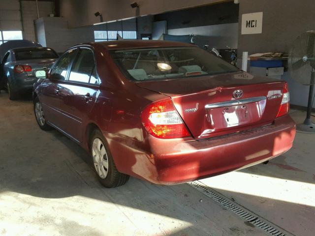 4T1BE32K72U062402 - 2002 TOYOTA CAMRY LE RED photo 3