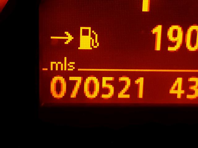 WBAVD13516KV10813 - 2006 BMW 325 XI WHITE photo 8