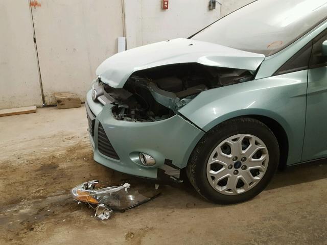 1FAHP3F25CL392703 - 2012 FORD FOCUS SE GREEN photo 9