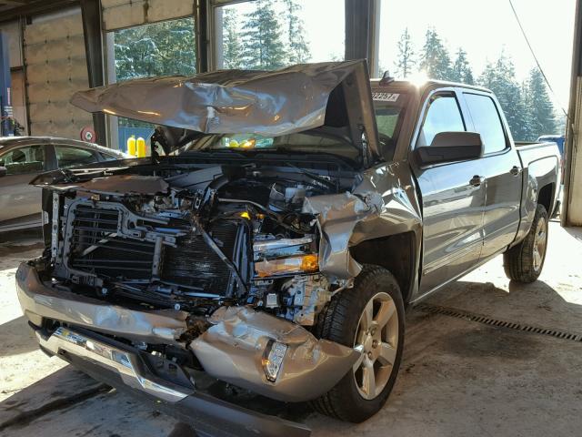 3GCUKREC6HG253656 - 2017 CHEVROLET SILVERADO GRAY photo 2