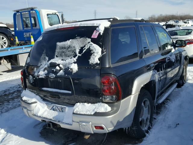 1GNDT13SX52367437 - 2005 CHEVROLET TRAILBLAZE BLACK photo 4