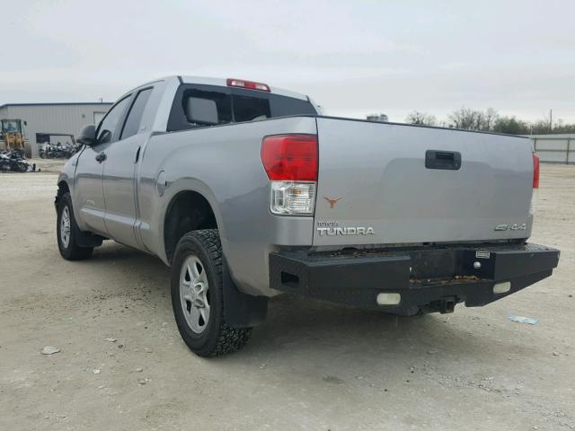 5TFUW5F15AX137330 - 2010 TOYOTA TUNDRA DOU SILVER photo 3